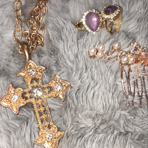 Jewelry and sunglasses - Picture 2 of 4